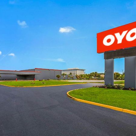 Oyo Hotel Orlando Airport Exterior photo