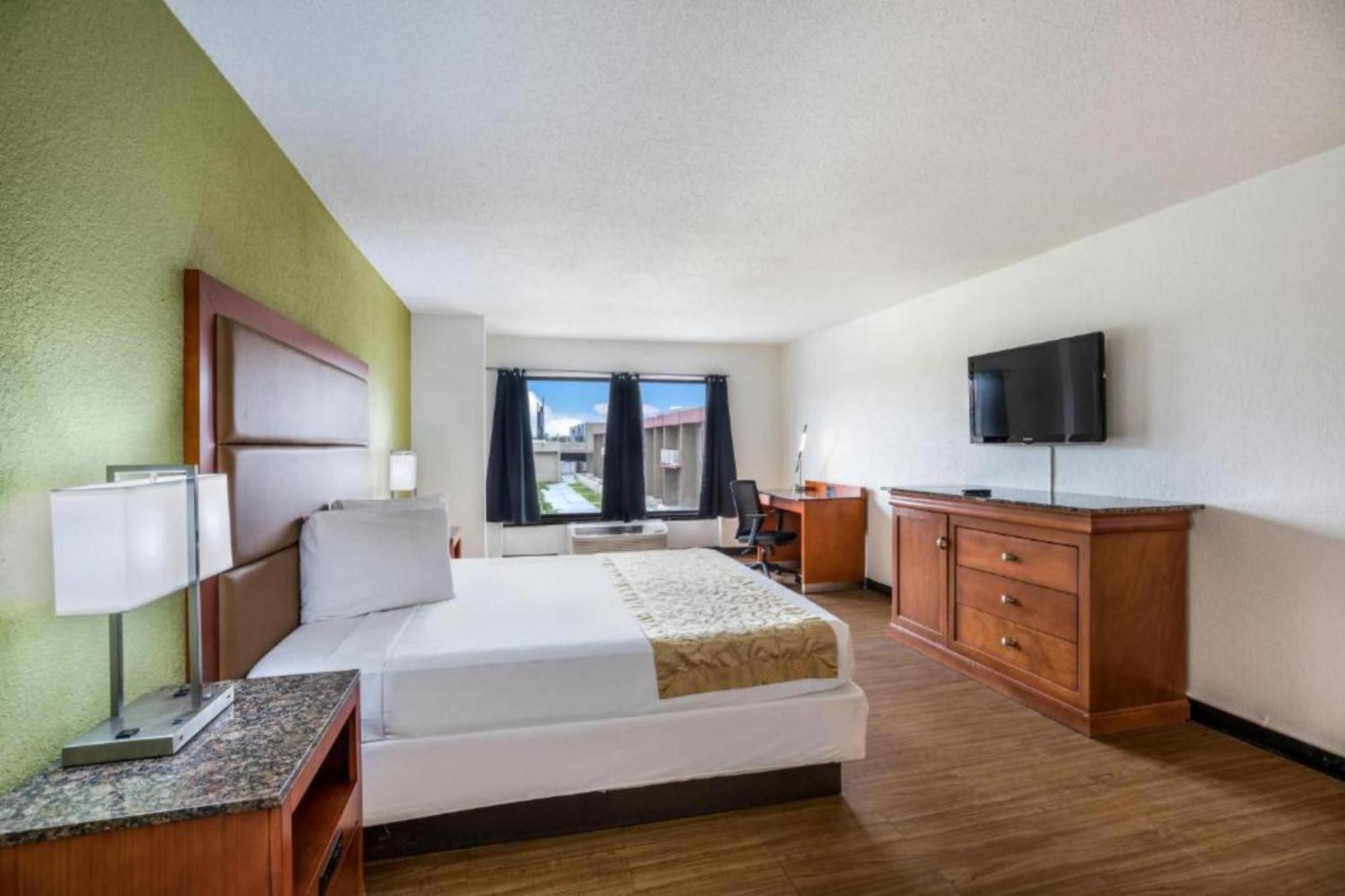 Oyo Hotel Orlando Airport Exterior photo
