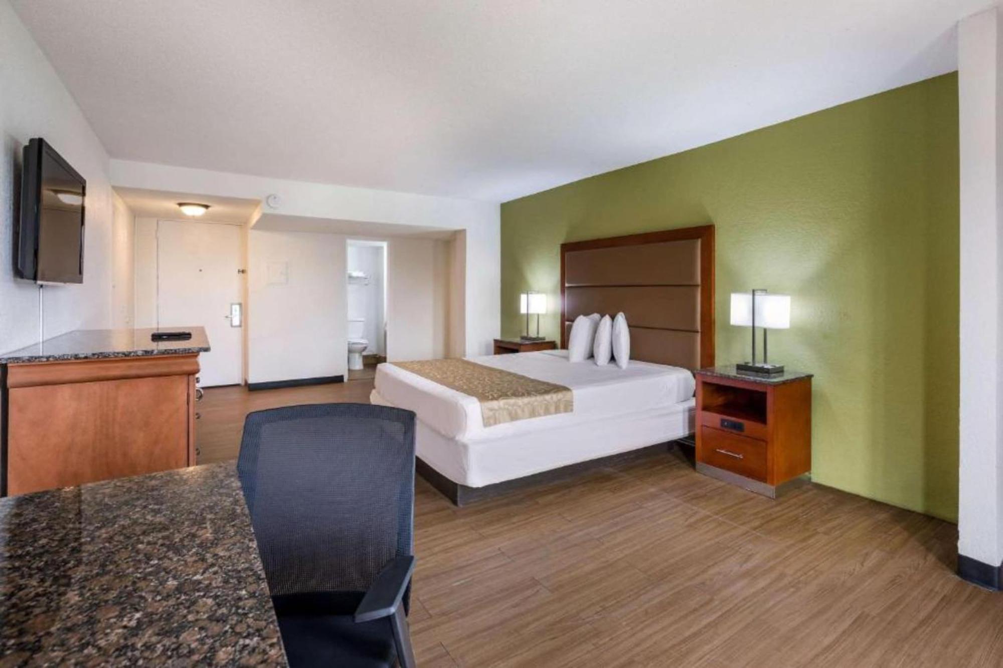 Oyo Hotel Orlando Airport Exterior photo